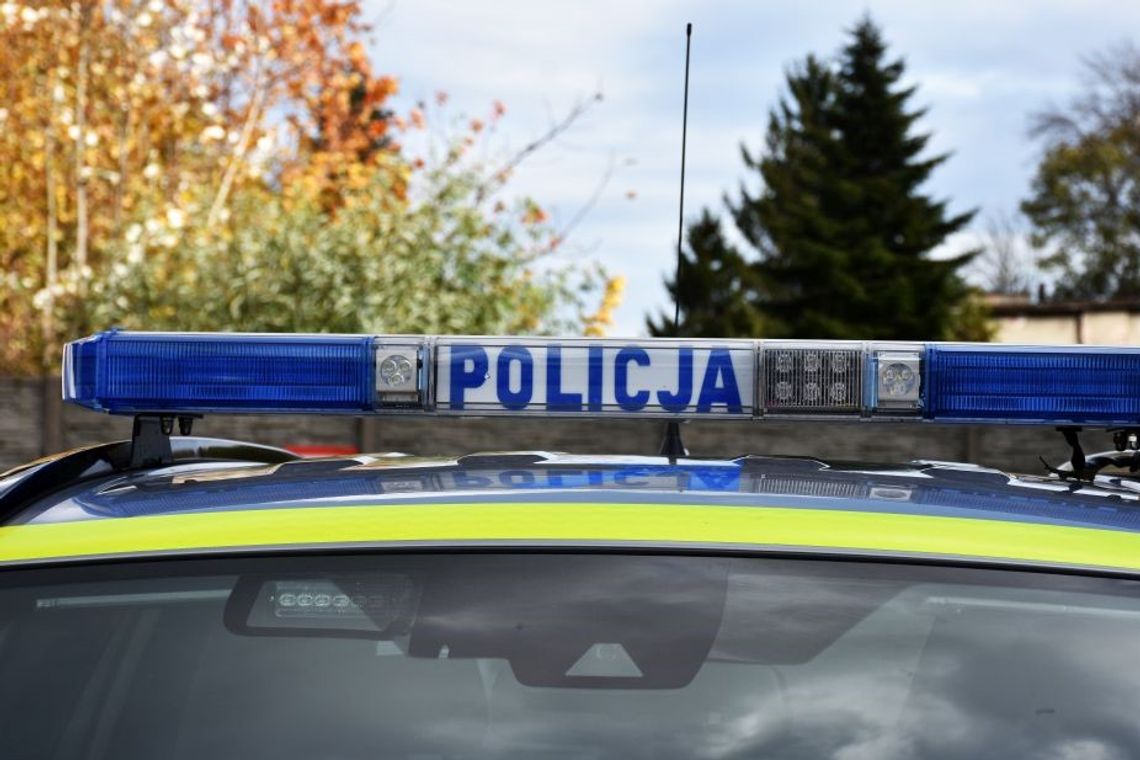 Bez kurtki, bez buta, za to z promilami. 29-latek próbował łapać stopa na autostradzie Bez kurtki, bez buta, za to z promilami. 29-latek próbował łapać stopa na autostradzie