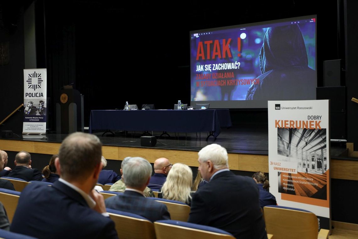Bezpieczeństwo na Uniwersytecie Rzeszowskim: Debata o zagrożeniach, procedurach i zasadach 4U [WIDEO, ZDJĘCIA]