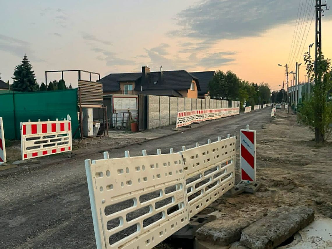 Bezpieczniej i wygodniej przy ulicy Skrajnej. Osiedle Staromieście zyskuje nową infrastrukturę przy szkole