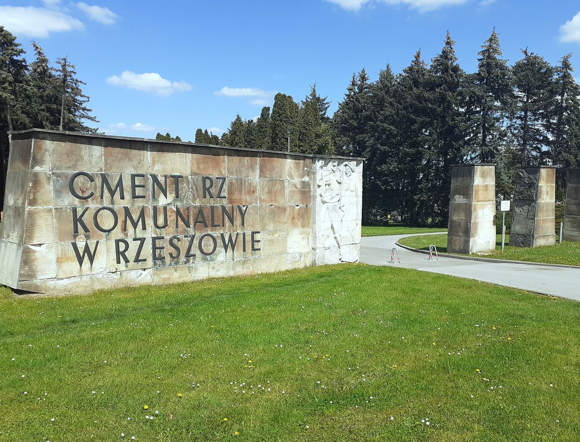 Bezpłatne przejazdy dla seniorów po rzeszowskim cmentarzu Bezpłatne przejazdy dla seniorów po rzeszowskim cmentarzu