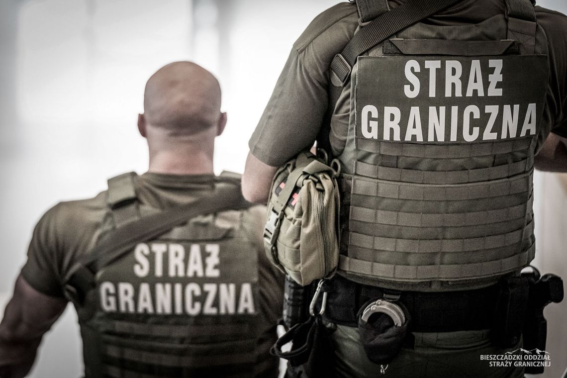 „Bombowy” żart zakończył się mandatem. 38-latek zamiast do Mediolanu, wrócił do domu