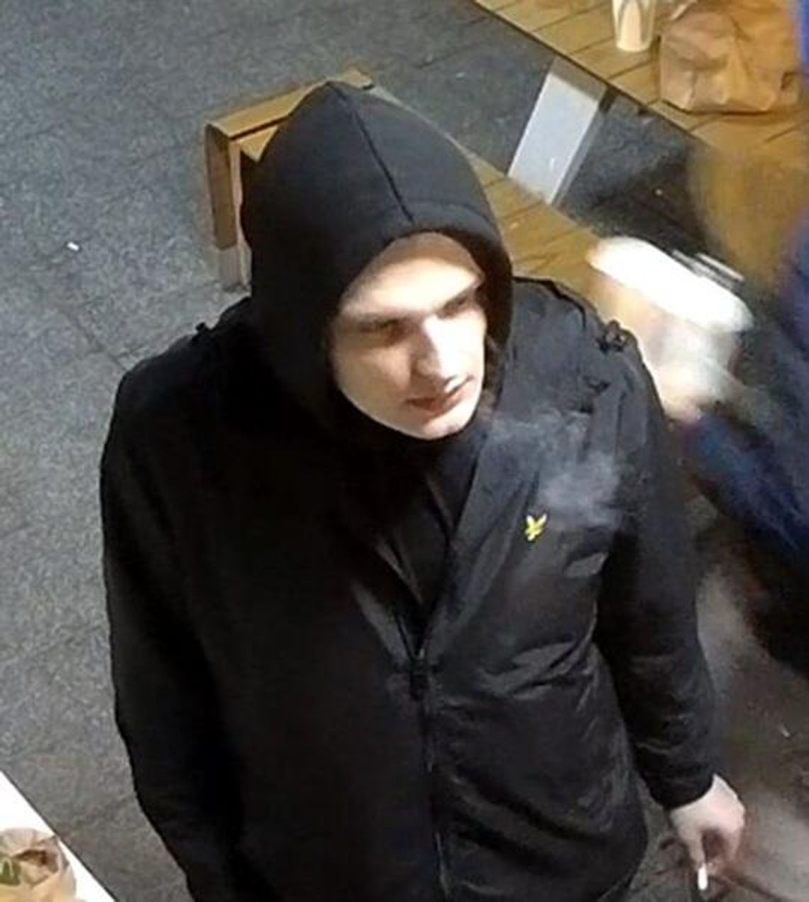 Brutalny atak w rzeszowskim McDonald’s. Policja szuka tego mężczyzny i kilku świadków