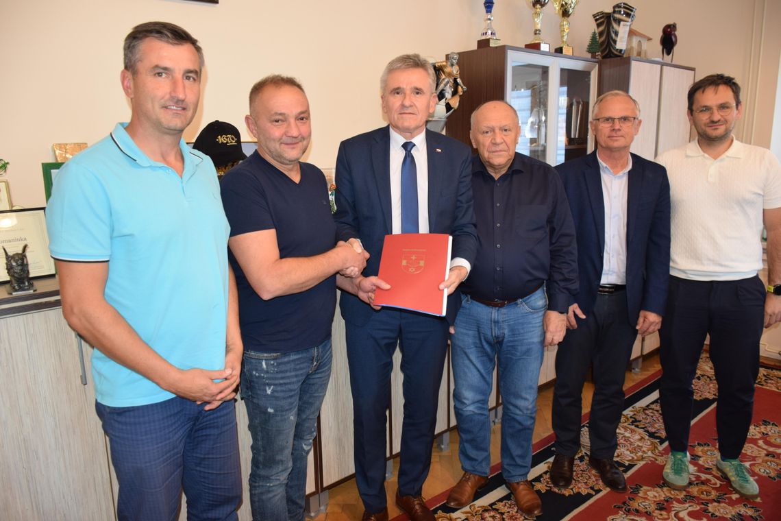 Budowa drogi do przejazdu kolejowego w Widełce