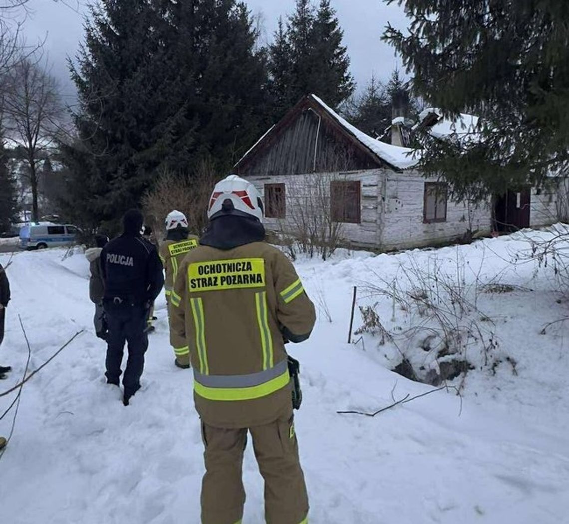 Budynek runął pod naporem śniegu. W środku był 60-latek Budynek runął pod naporem śniegu. W środku był 60-latek