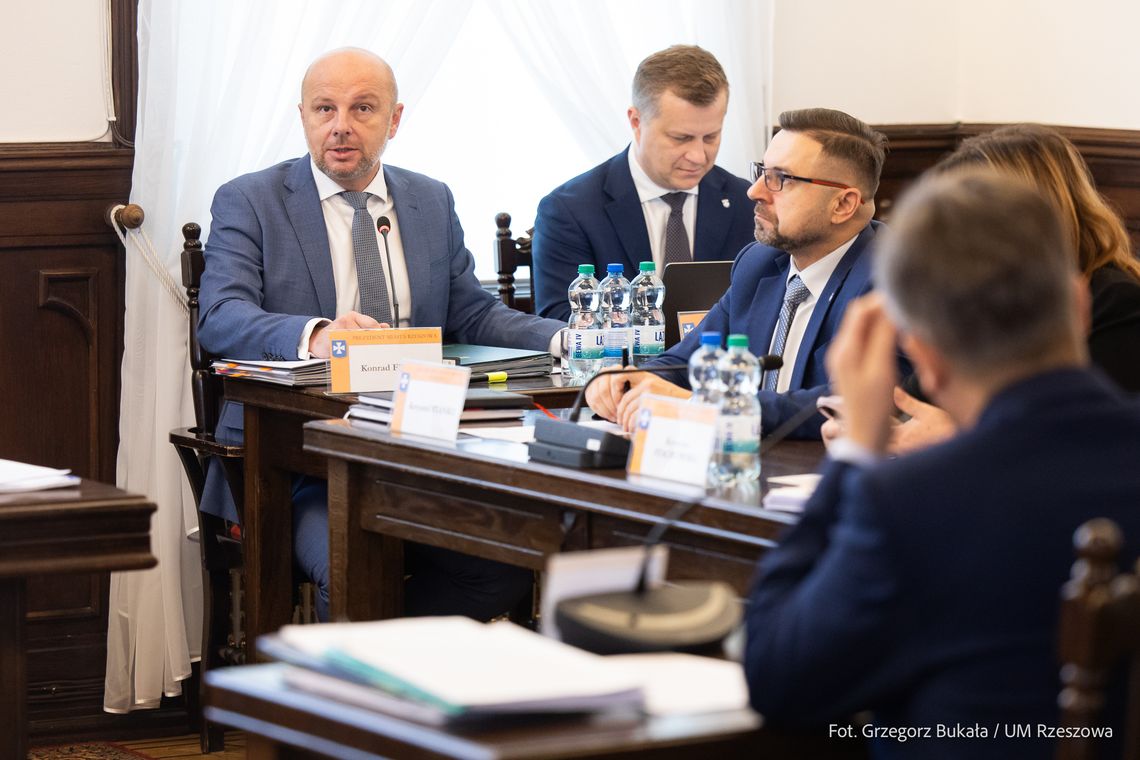 Burzliwa sesja Rady Miasta Rzeszowa. Przyjęto WPF i uchwalono budżet na 2026 rok