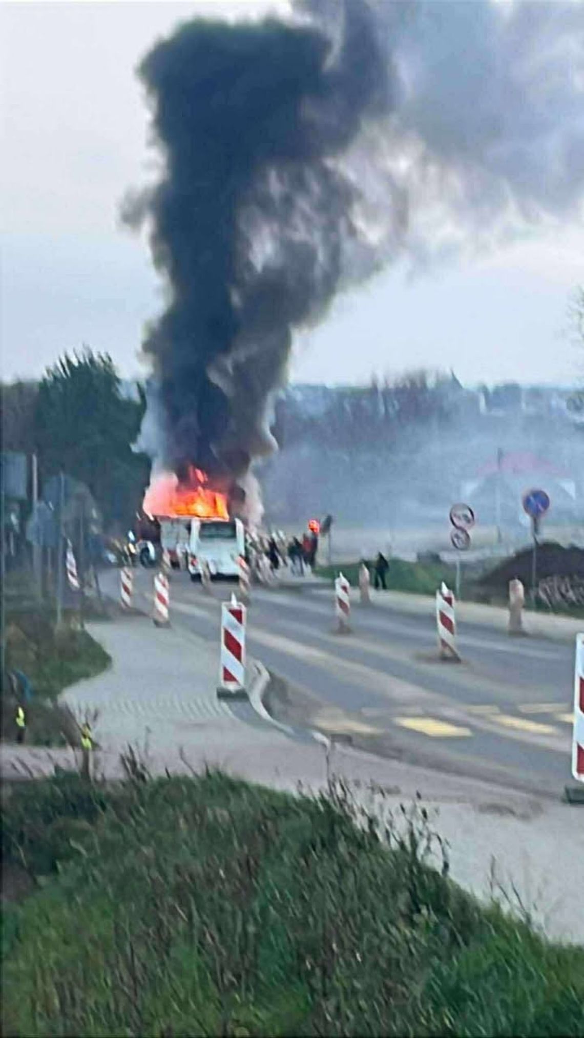 Bus pełen pasażerów stanął w ogniu w Kielnarowej! Bus pełen pasażerów stanął w ogniu w Kielnarowej!