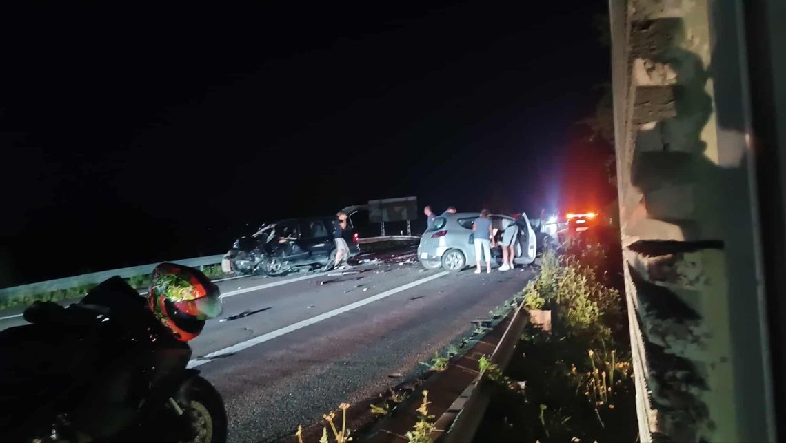 Czołowe zderzenie w Sędziszowie Małopolskim. Pijany kierowca ranił dwie osoby