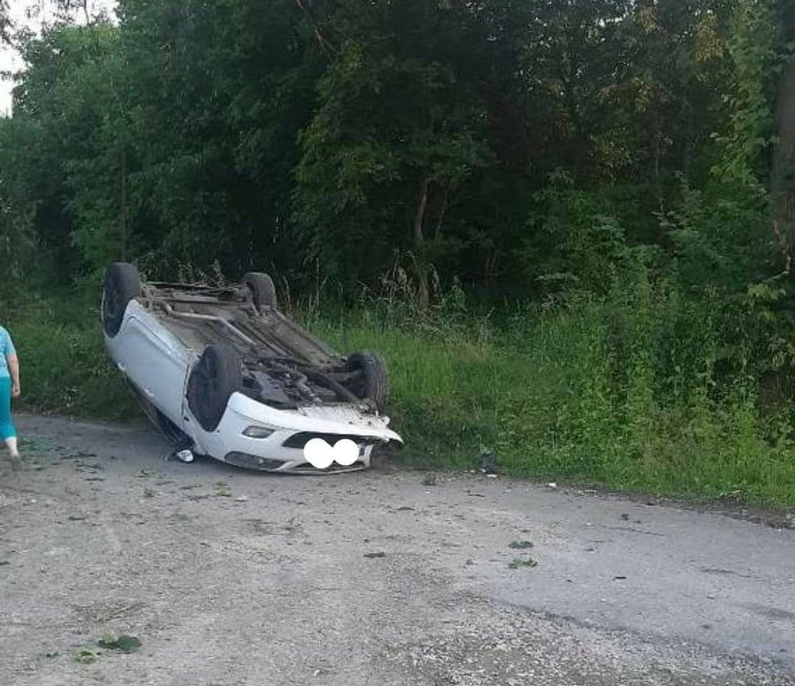 Dachowanie pojazdu w Głuchowie. Sprawca był kompletnie pijany