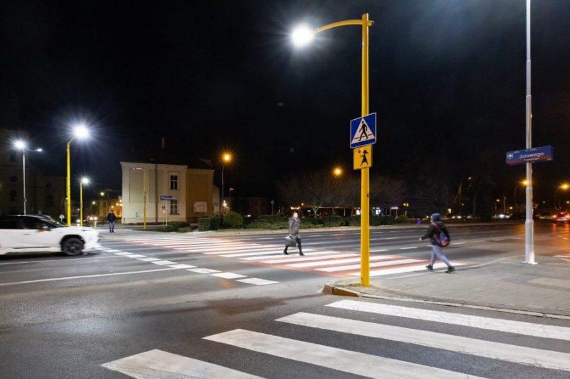 Doświetlenie przejścia dla pieszych na al. Cieplińskiego - nowoczesne rozwiązanie.