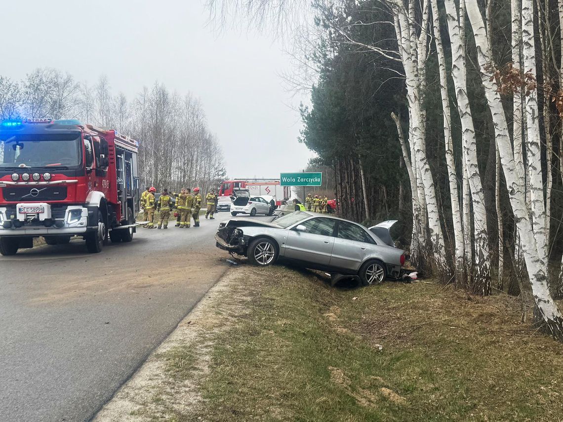Dramat na skrzyżowaniu w Woli Zarczyckiej. Trzy auta rozbite, są ranni