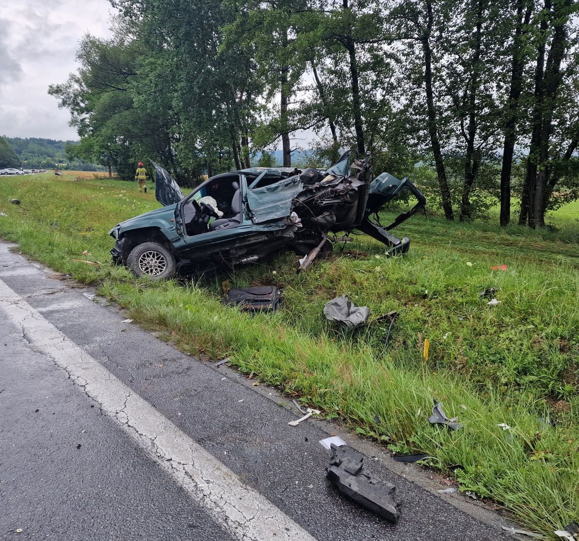 Dramatyczne zderzenie pod Sanokiem. Kierowca jeepa ranny