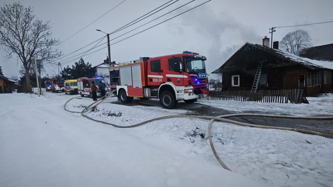 Dramatyczny poranek: kobieta zginęła w pożarze domu [ZDJĘCIA]
