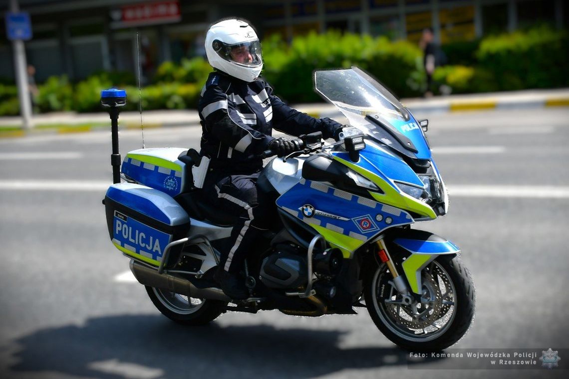 Dramatyczny pościg za kierowcą BMW. Policyjny motocykl uderzył w przypadkową pieszą