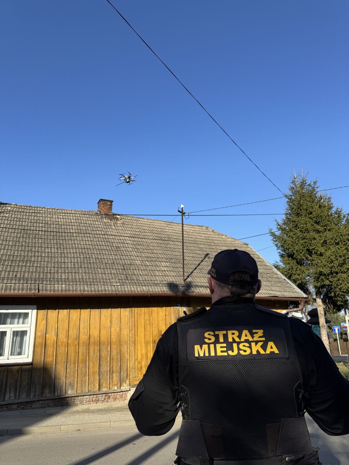 Drony nad Rzeszowem. Straż Miejska kontroluje spalanie odpadów