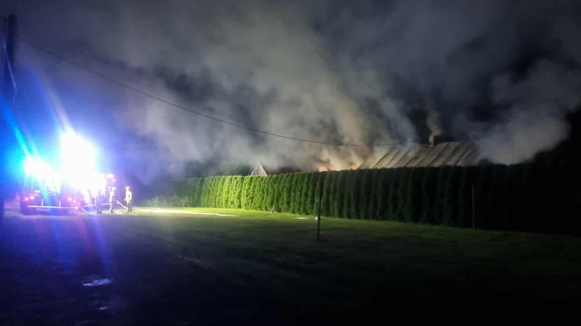 Duży pożar w Bratkowicach. Dom spłonął niemal doszczętnie, nikt nie ucierpiał