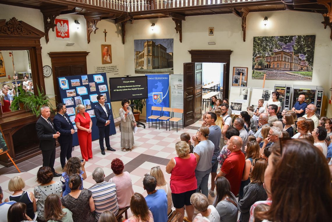 Dzień otwarty Zespołu Szkół w Tyczynie ze zwiedzaniem Pałacu Wodzickich [FOTO]