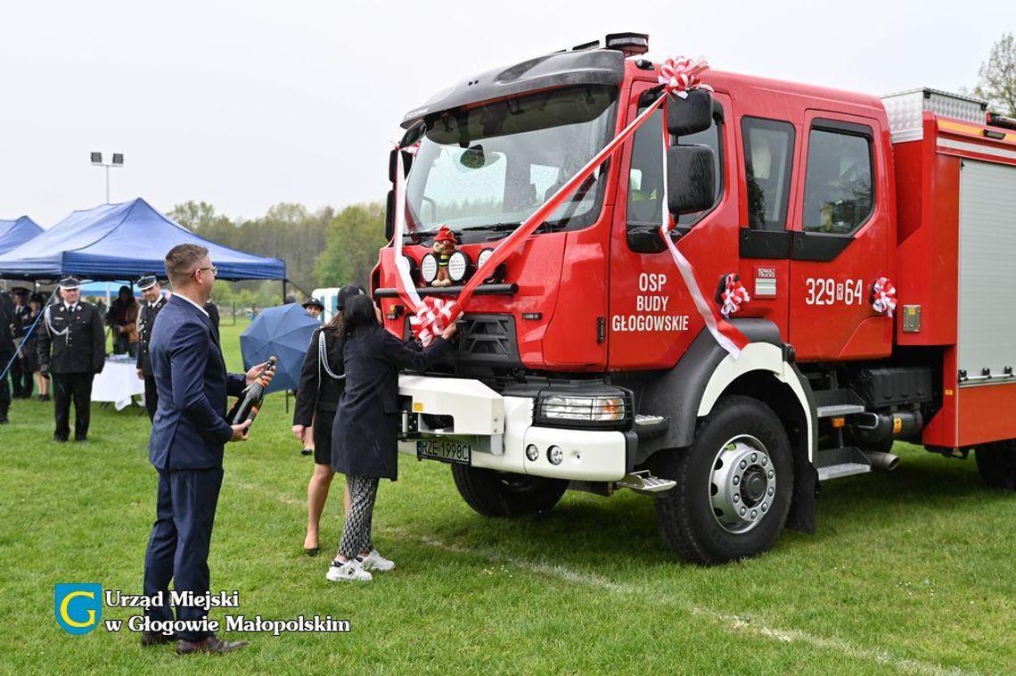 Dzień Strażaka i przekazanie nowego samochodu w gminie Głogów Małopolski (fotorelacja)