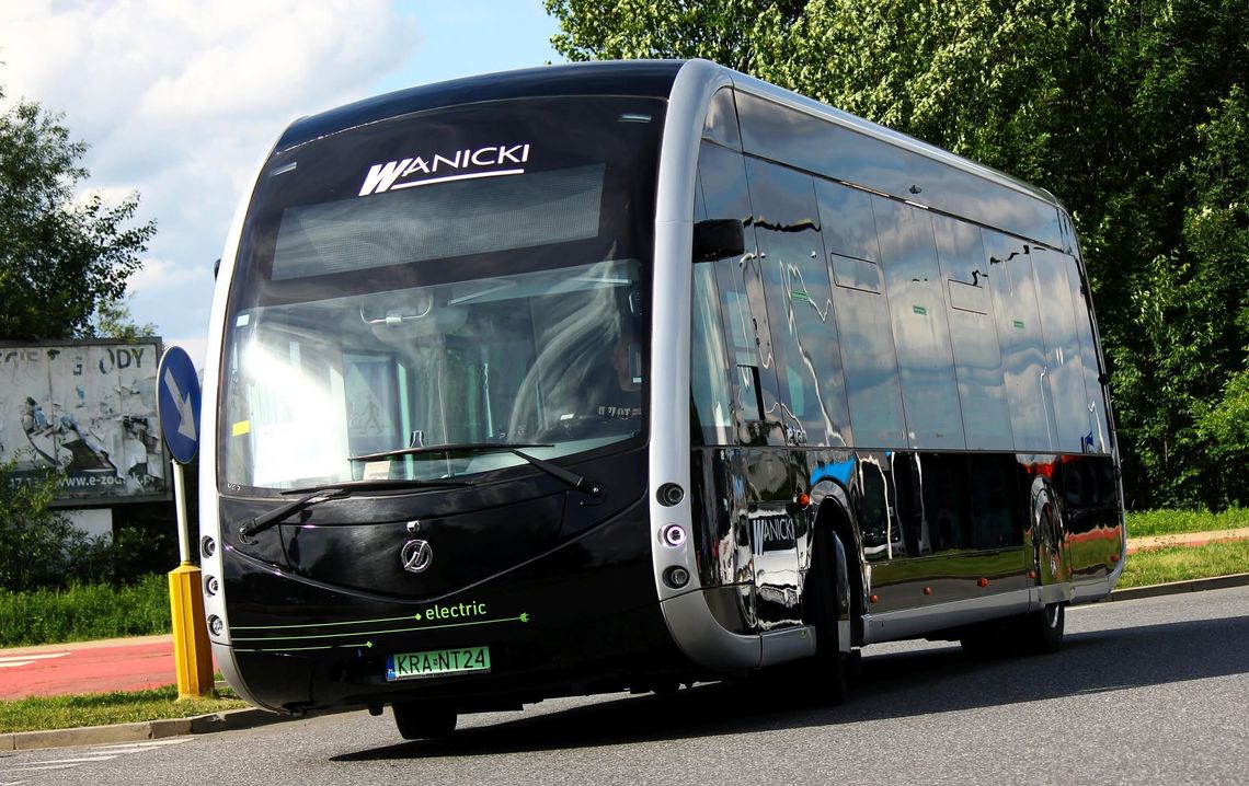 Elektryczny „tramwaj na kołach” wyjechał na ulice Rzeszowa. MPK testuje nowoczesny autobus Irizar ieTram 12 Elektryczny „tramwaj na kołach” wyjechał na ulice Rzeszowa. MPK testuje nowoczesny autobus Irizar ieTram 12