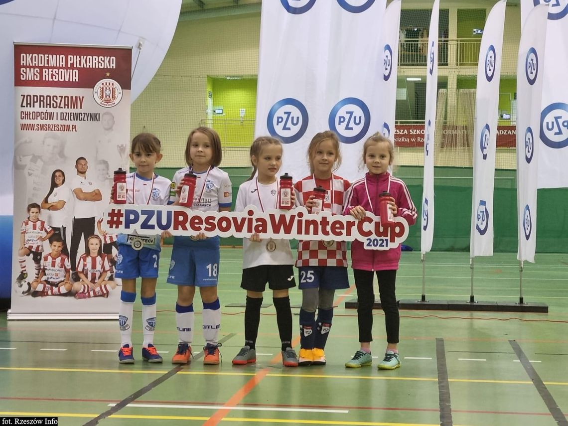 Fotorelacja z turnieju PZU Resovia Winter Cup 2021. Zobacz jak walczyli młodzi piłkarze