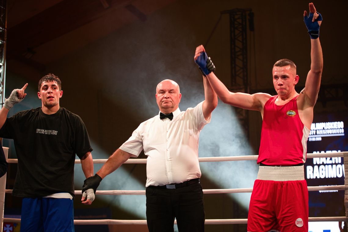 Gala Boksu Olimpijskiego przyciągnęła tłumy kibiców do Sokołowa Małopolskiego [ZDJĘCIA]