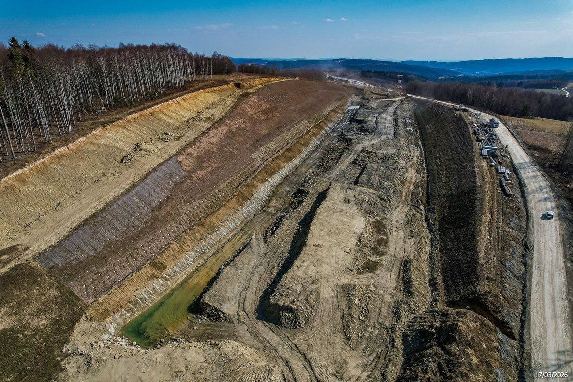 Gigantyczna skala budowy S19 Babica–Jawornik. Miliony metrów sześciennych ziemi i setki tysięcy kursów ciężarówek
