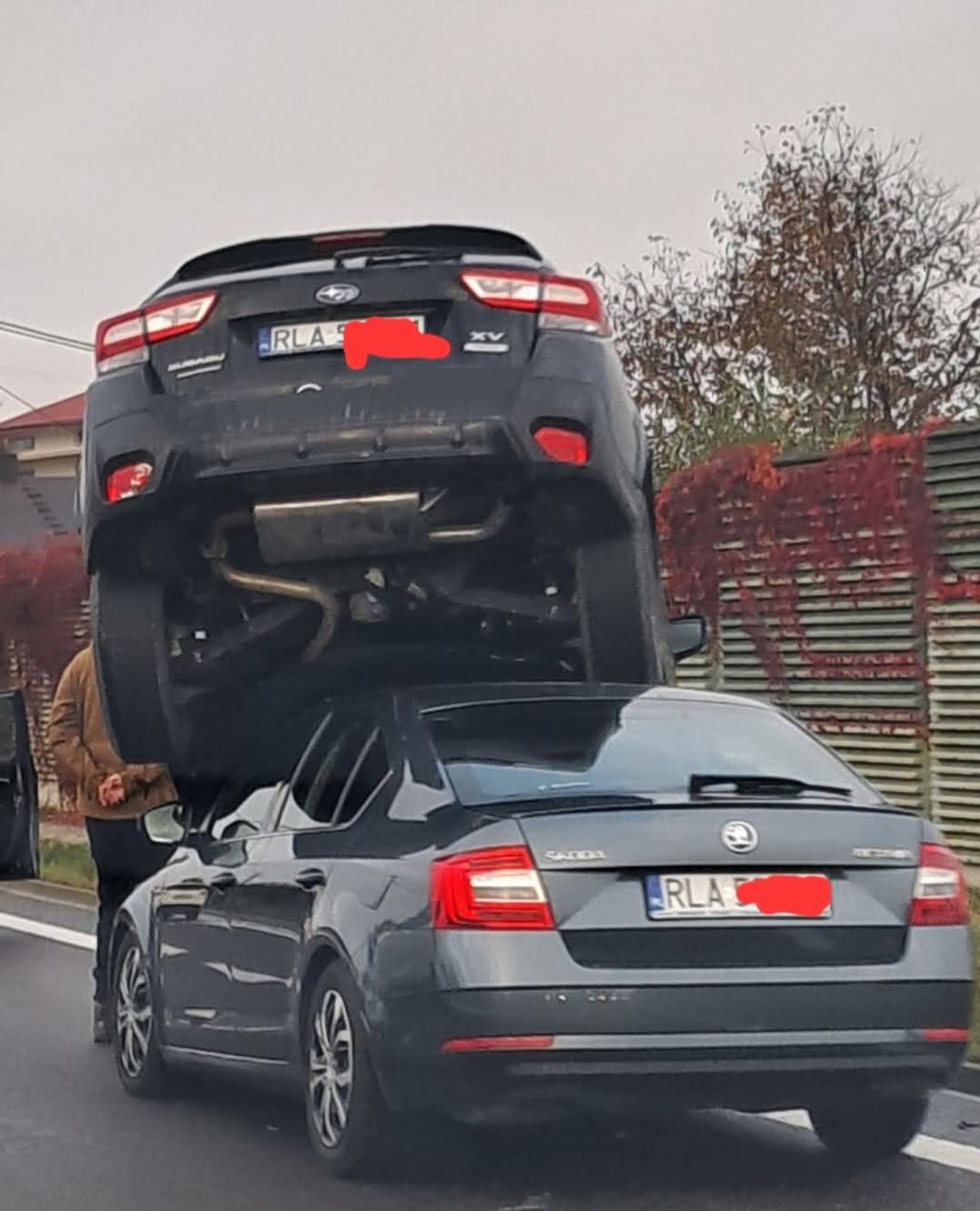 Groźna kolizja trzech samochodów na DK 94 w Krasnem