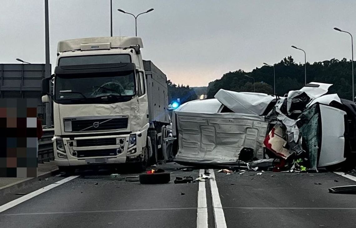 Groźny karambol w Głogowie Małopolskim, trzy osoby ranne [ZDJĘCIA]