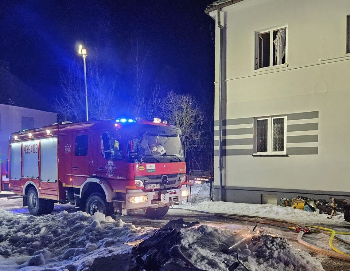 Groźny pożar mieszkania na Podkarpaciu. Dwie osoby zostały ranne