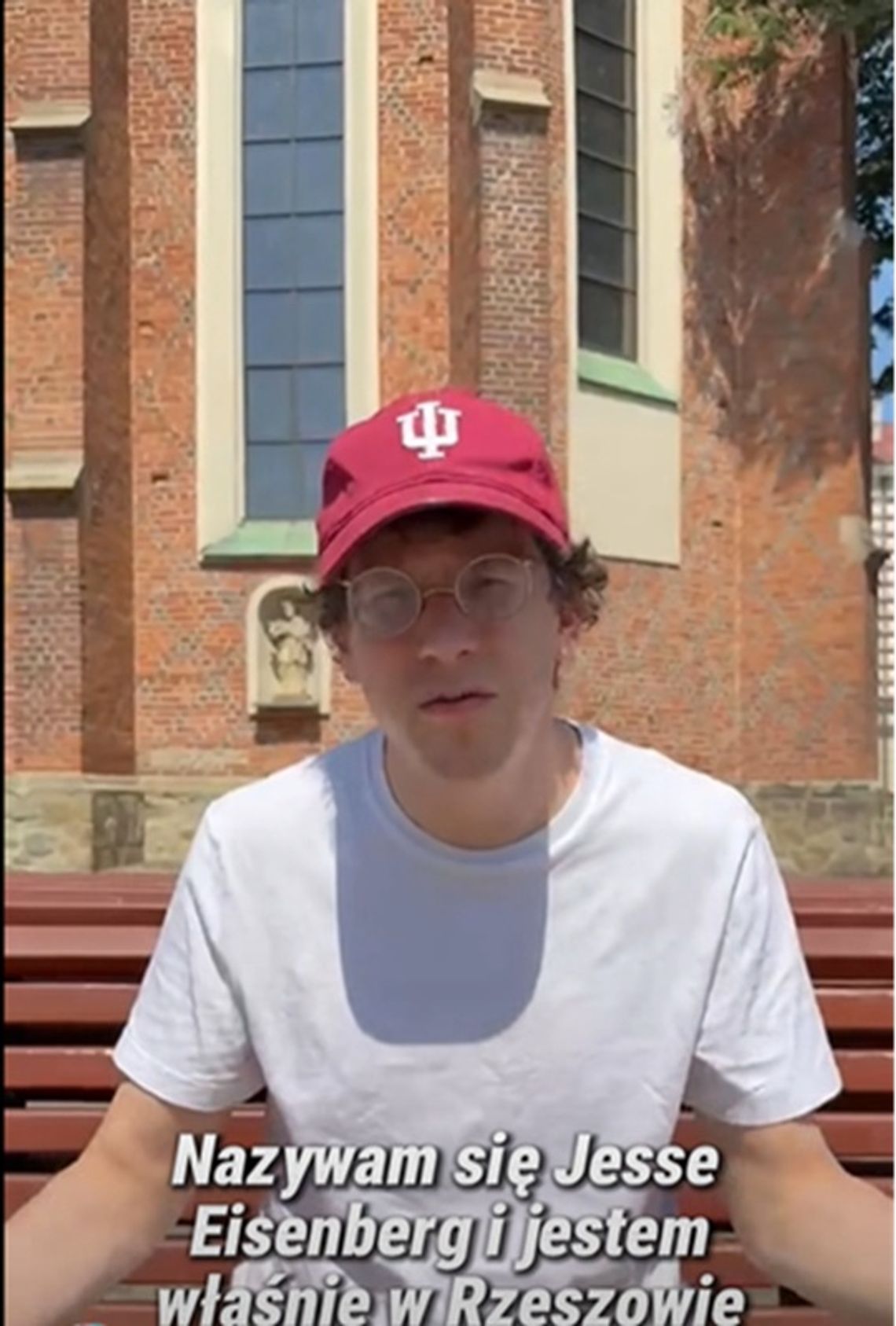Gwiazda Hollywood z pomocą na Podkarpaciu. Jesse Eisenberg prowadzi warsztaty dla dzieci Gwiazda Hollywood z pomocą na Podkarpaciu. Jesse Eisenberg prowadzi warsztaty dla dzieci
