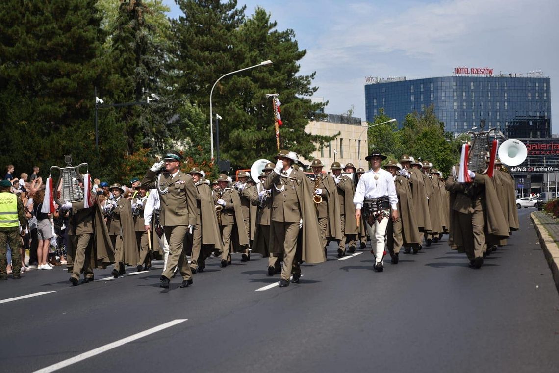 Harmonogram obchodów Święta Wojska Polskiego w Rzeszowie- 15 sierpnia 2024