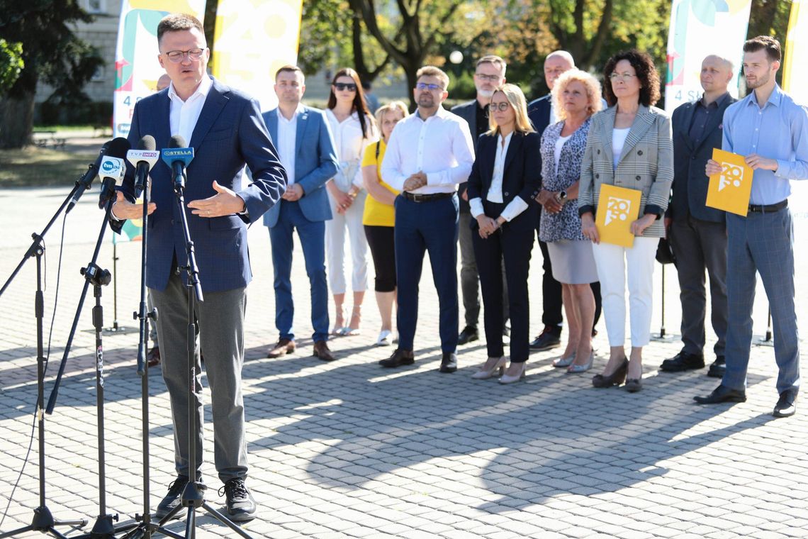Hołownia w Stalowej Woli przedstawił "kandydatów na kandydatów" do Sejmu RP