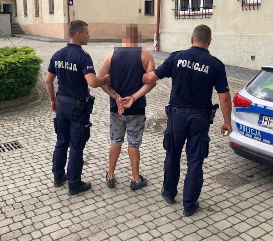 Horror na osiedlu Biała w Rzeszowie. Mieszkaniec napadnięty we własnym mieszkaniu! Horror na osiedlu Biała w Rzeszowie. Mieszkaniec napadnięty we własnym mieszkaniu!