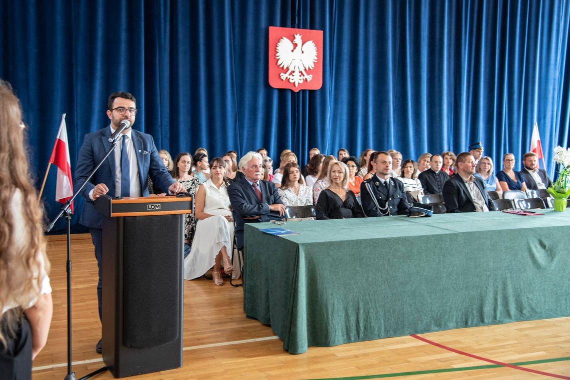 Inauguracja nowego roku szkolnego w Trzcianie - w Zespole Szkół Techniczno-Weterynaryjnych, który niebawem wzbogaci się o Branżowe Centrum Umiejętności