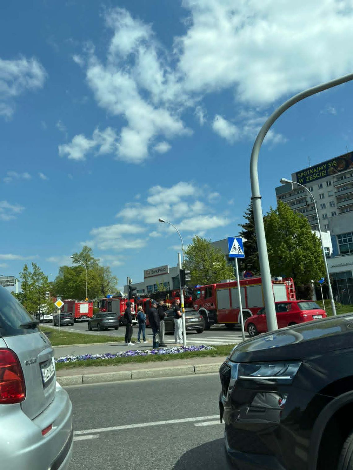 Interwencja w banku w centrum miasta. Szybka reakcja straży pożarnej [ZDJĘCIA]