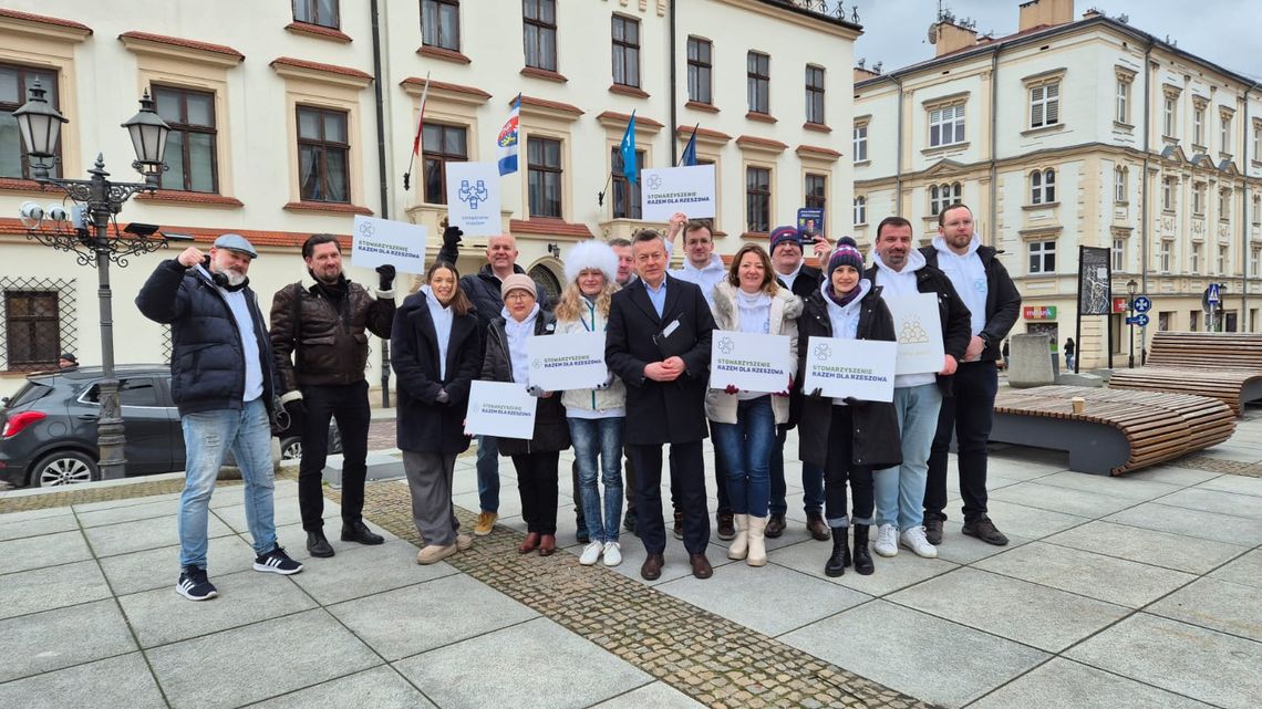 Jacek Stojny zobowiązuje się, że wprowadzi budżety osiedlowe oraz zapewni, że opinie samorządowych rad osiedli będą miały moc sprawczą