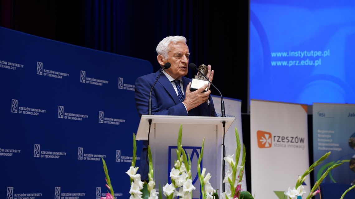 Jerzy Buzek laureatem Nagrody im. Łukasiewicza za wkład w bezpieczeństwo energetyczne Polski