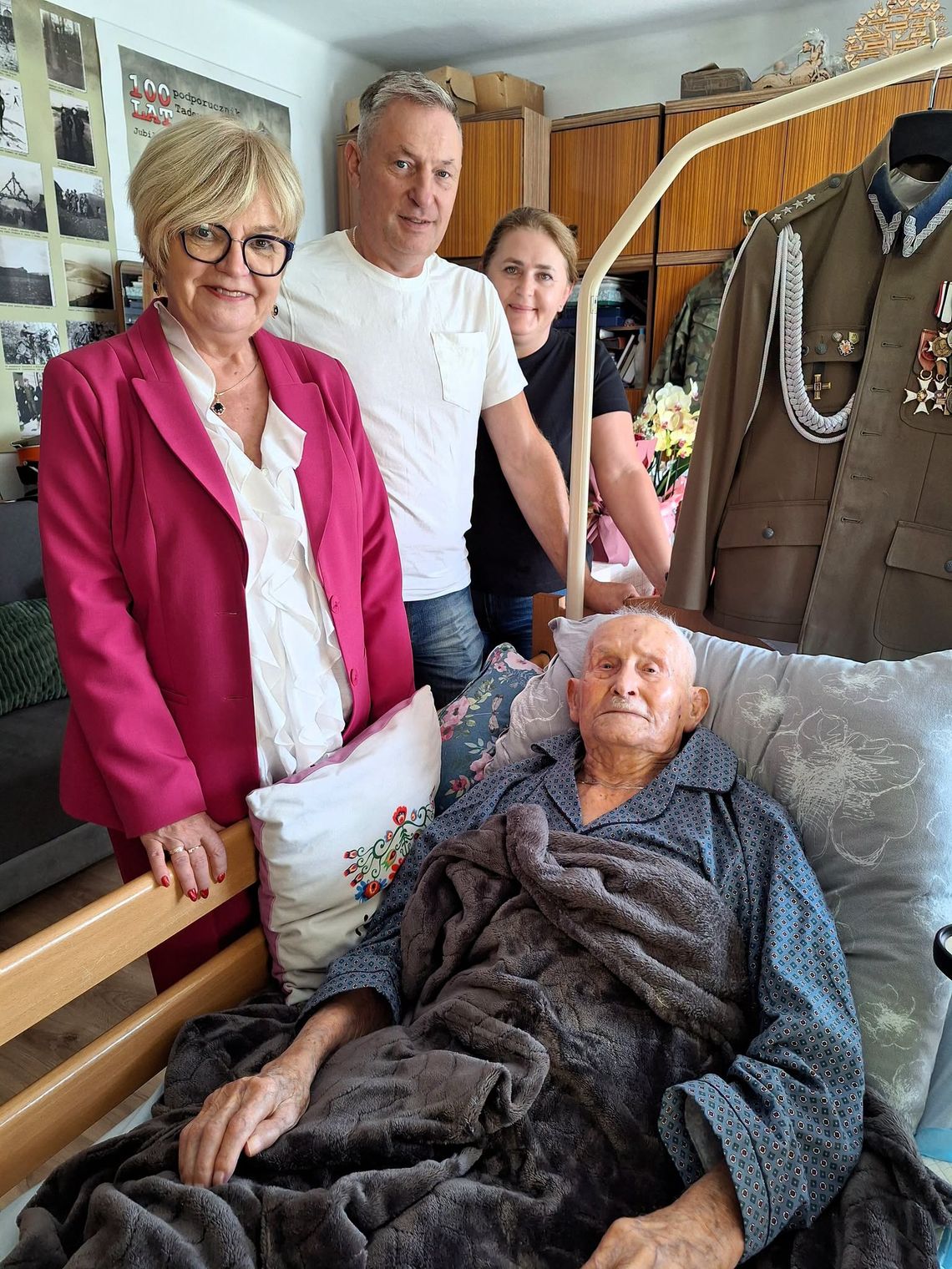 Kapitan Tadeusz Lutak „Pancerz” skończył 109 lat. Życzenia złożyła mu wojewoda podkarpacki Kapitan Tadeusz Lutak „Pancerz” skończył 109 lat. Życzenia złożyła mu wojewoda podkarpacki