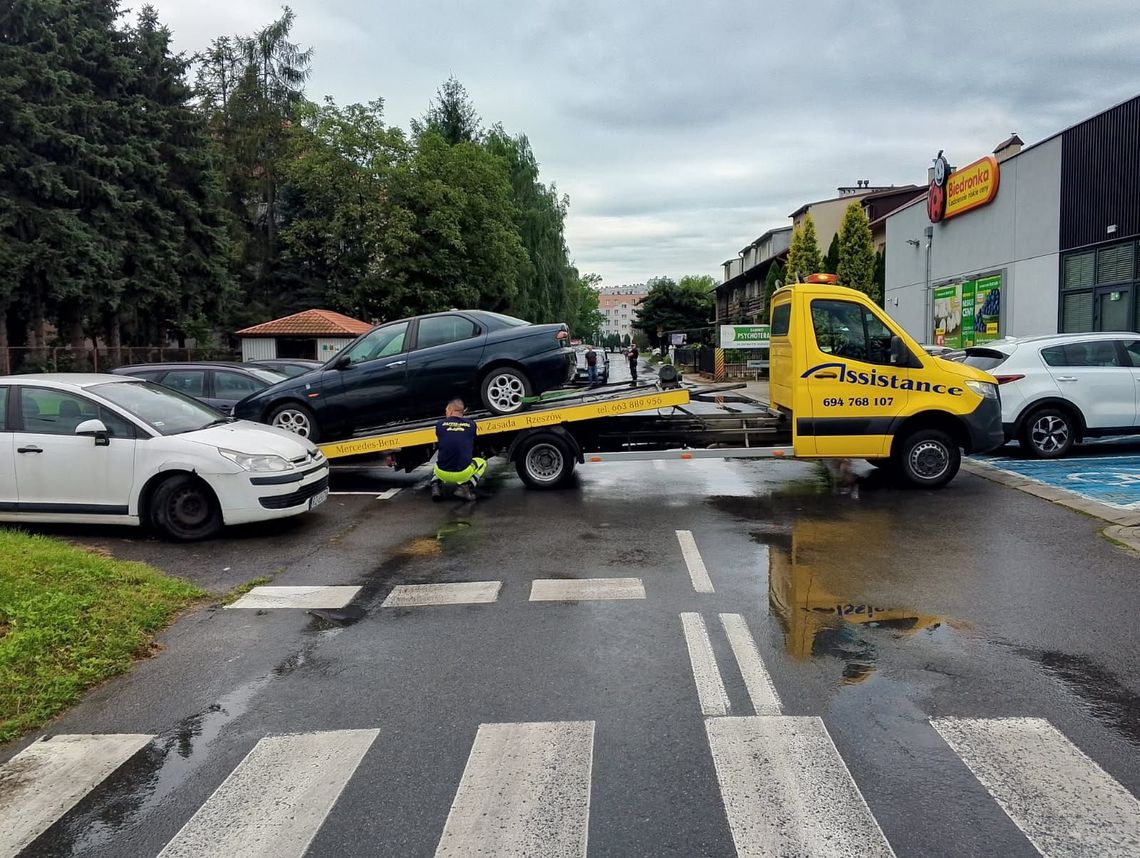 Kolejne wraki znikają z ulic Rzeszowa: Straż Miejska dba o bezpieczeństwo i estetykę
