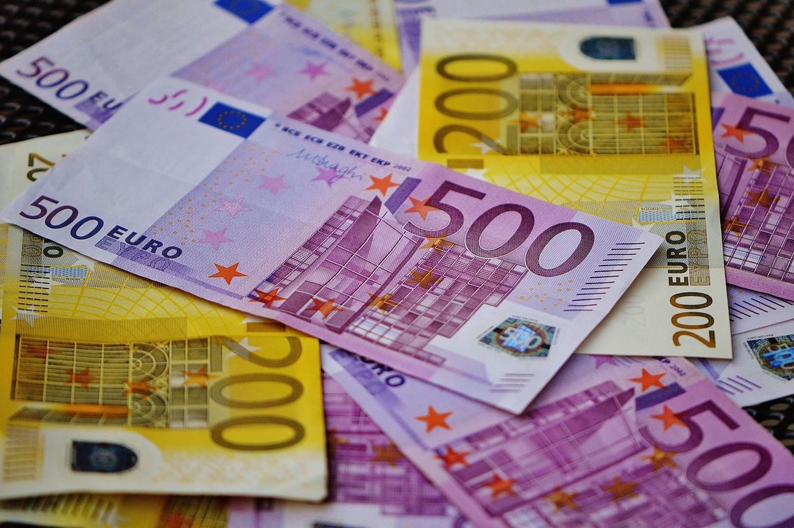 Kontrowersje wokół KPO na Podkarpaciu. Miliony na "jachty i sauny", dymisja w PARP