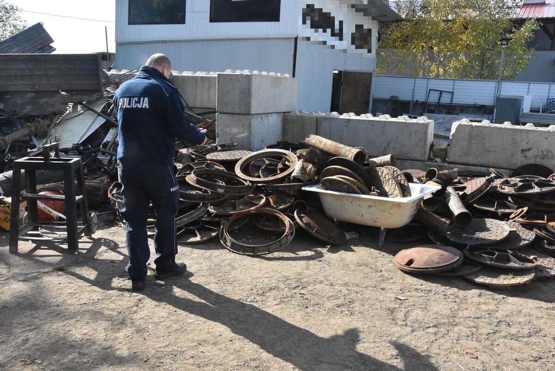 Kradł studzienki kanalizacyjne. Policja zatrzymała 30-latka