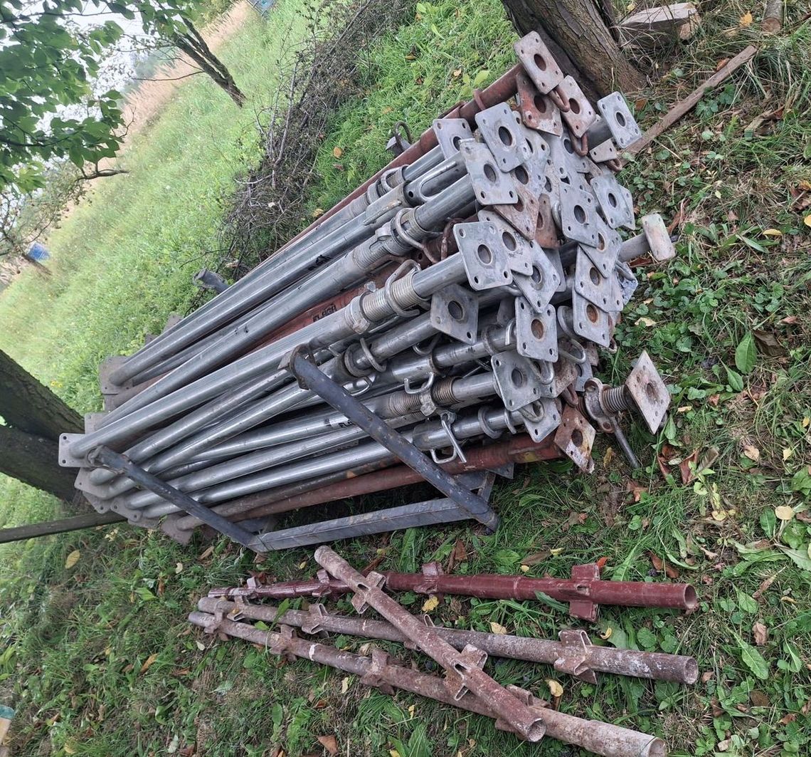 Kradli rusztowania, kotwy czy deski szalunkowe. Trzech mężczyzn zatrzymanych