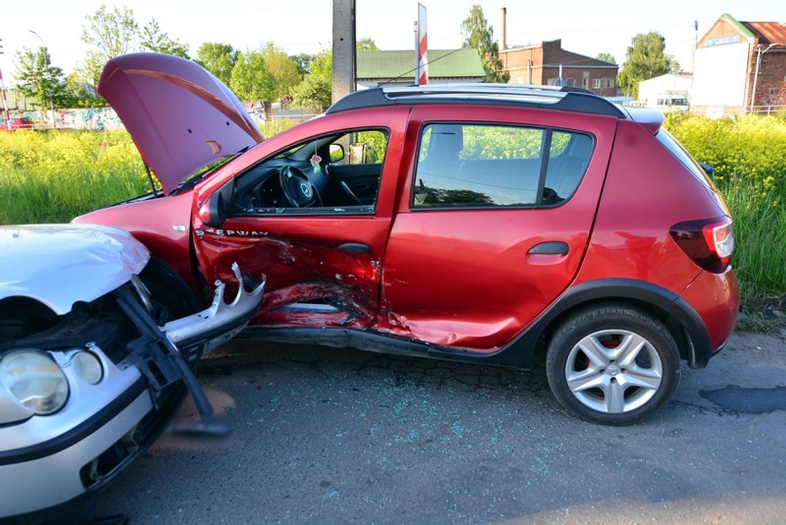 Krosno: Kolizja Volkswagena z Dacią. Ranne dwie osoby, w tym niemowlę