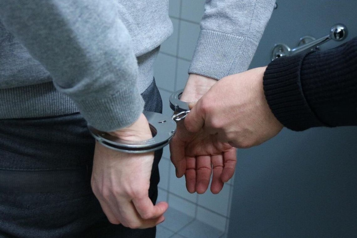 Krwawy atak w hotelu. 34-latek rzucił się z nożem na współlokatora