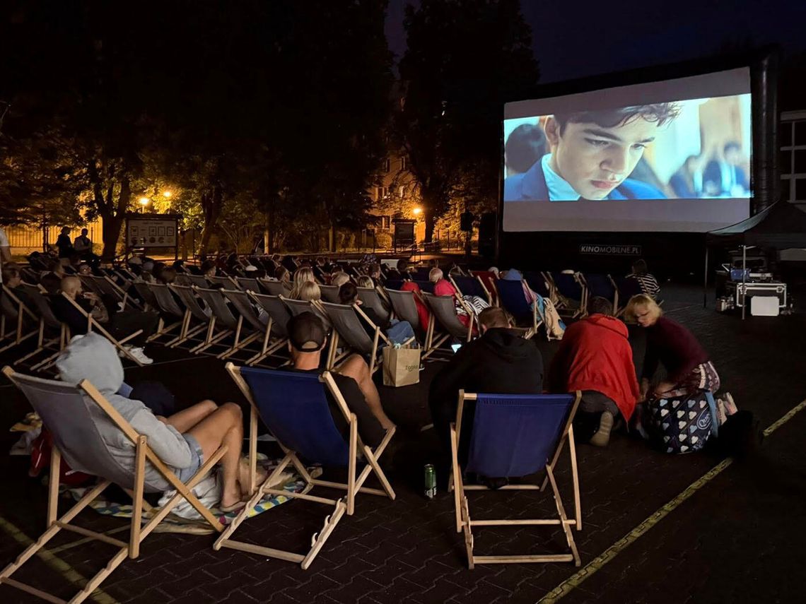 Lato pełne uśmiechu w Rzeszowie! Bezpłatne pikniki, kino pod gwiazdami i teatr dla całych rodzin Lato pełne uśmiechu w Rzeszowie! Bezpłatne pikniki, kino pod gwiazdami i teatr dla całych rodzin