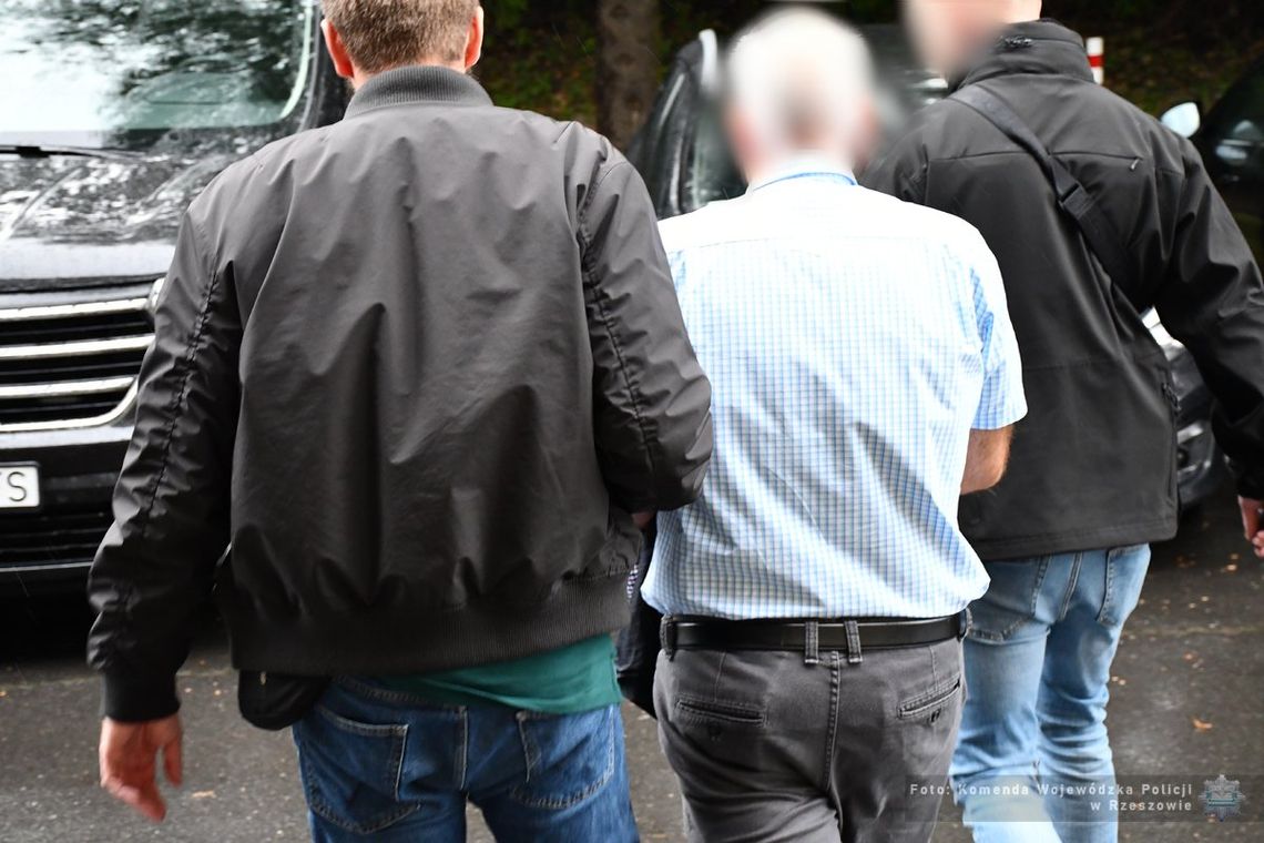 Lekarz z Ropczyc tymczasowo aresztowany. Usłyszał ponad 500 zarzutów korupcyjnych
