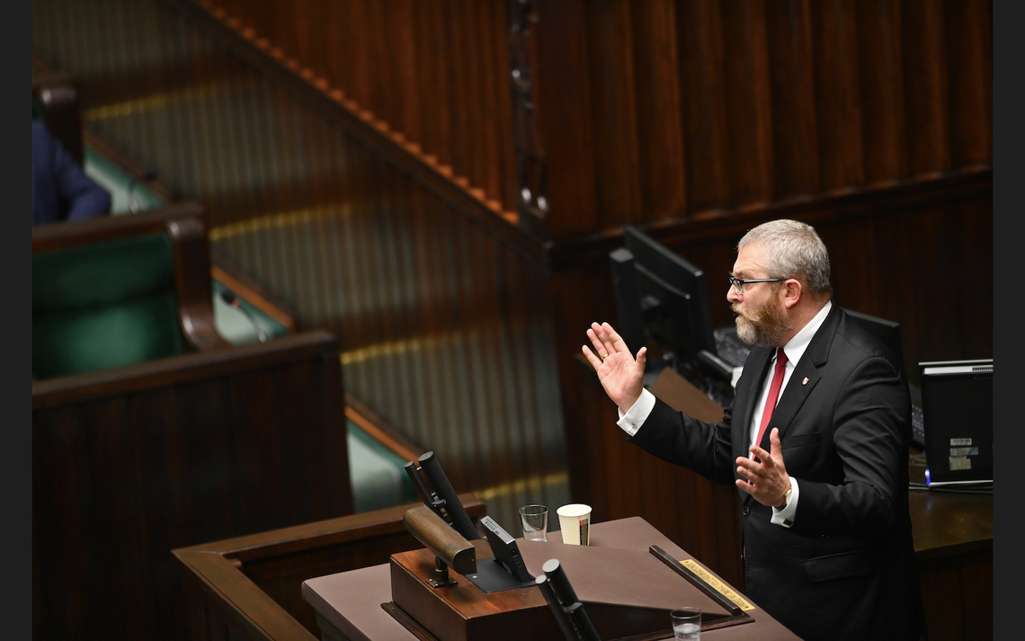 Ludzie Brauna bronią swojego lidera. Co grozi posłowi z Rzeszowa?