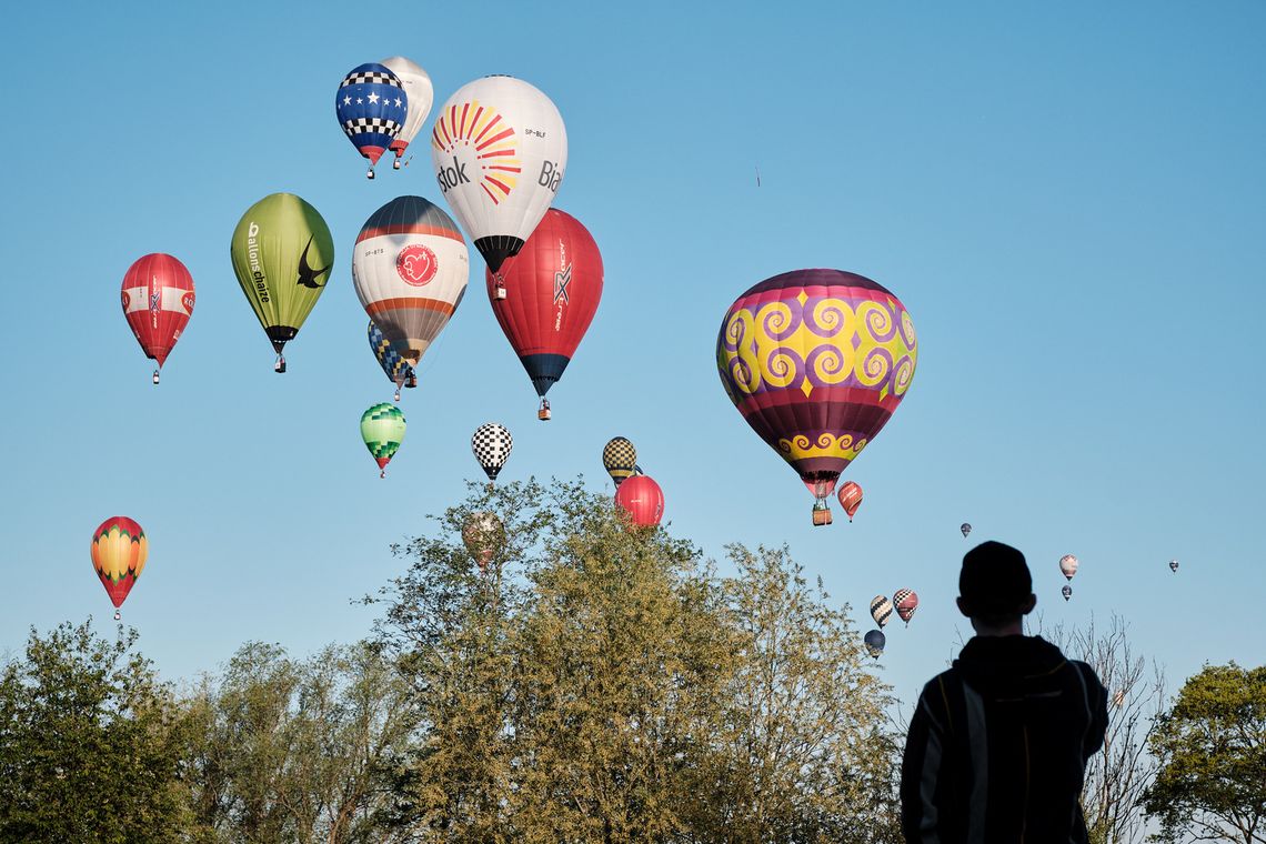 Magia na podkarpackim niebie. Balony nad Krosnem 2025. Zobacz zdjęcia!