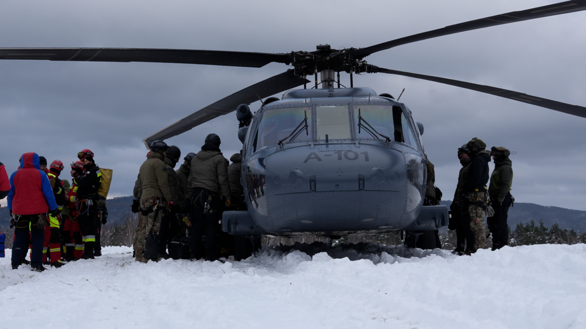 Manewry elitarnych jednostek w sercu Bieszczad: Black Hawki, liny i górskie ewakuacje [ZDJĘCIA, WIDEO]