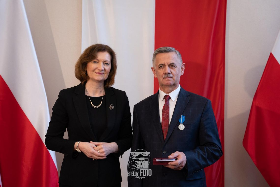 Medale od Prezydenta RP dla samorządowców Powiatu Rzeszowskiego