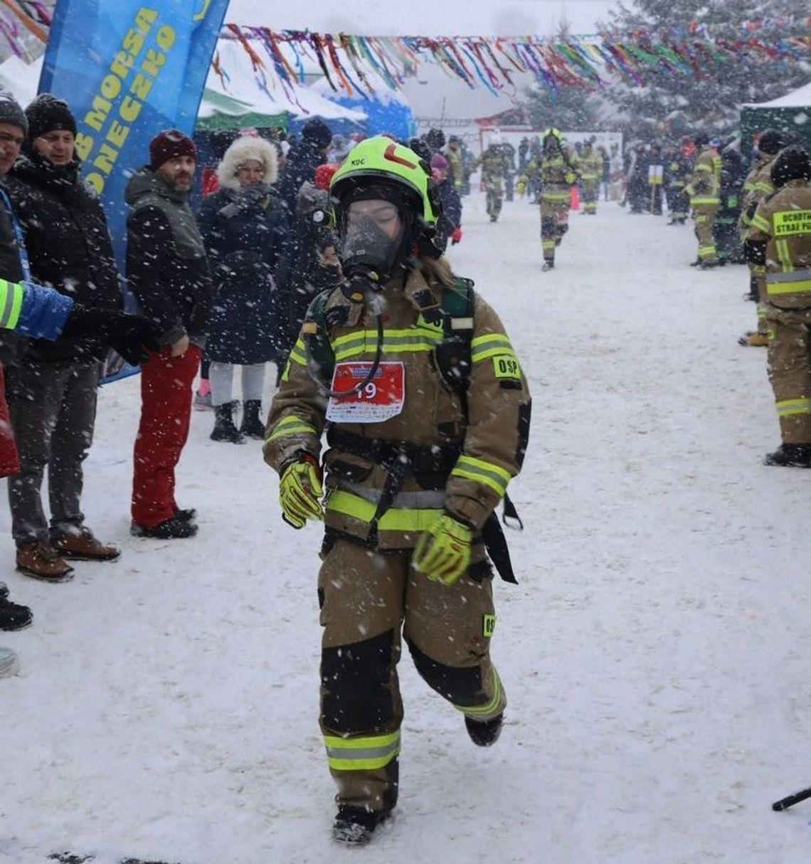Medalowy bieg z 30-kilogramowym dociążeniem. Policjantka z Rzeszowa pobiegła dla 33-letniej Asi